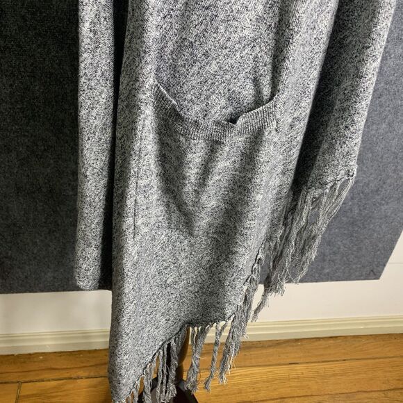Chelsea & Theodore Open Sweater Vest Grey White Mark Bottom Fringe Side Pockeeds - Picture 8 of 12